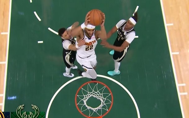 8868体育官方网站-势如破竹！纳吉反击切入接球双手暴扣打停雄鹿