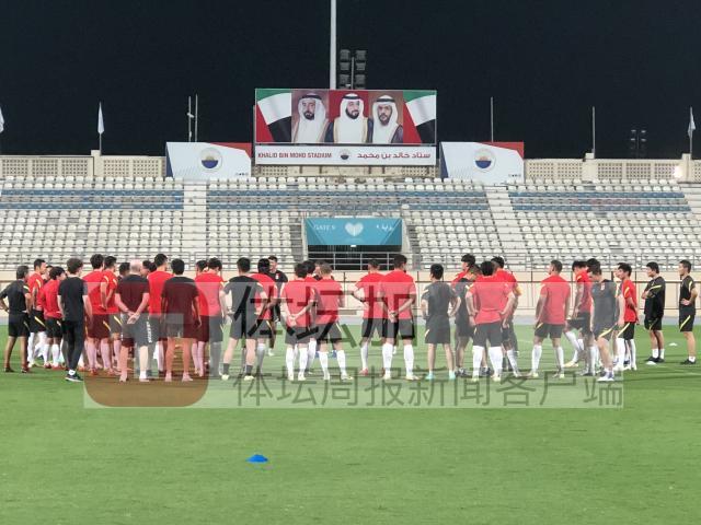 8868体育APP-国足换场恢复训练 朱辰杰因伤暂在酒店休整