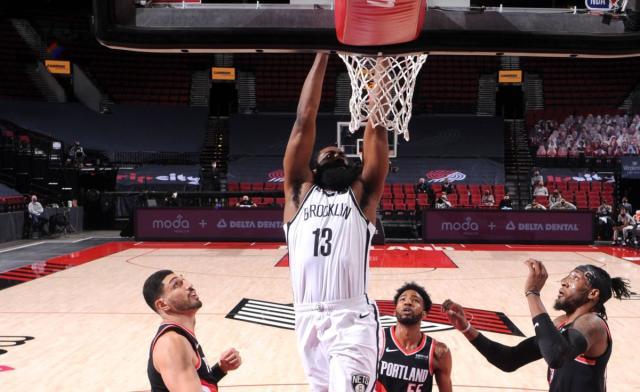 8868体育官方网站-三巨头有多香？湖勇举步维艰 篮网依旧高歌猛进