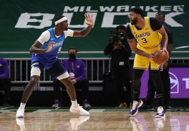 8868体育APP-湖人创队史最佳开季客场战绩 浓眉却不满个人表现