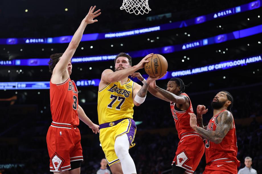 8868体育平台-东契奇湖人生涯新高51分10篮板9助攻 湖人力擒公牛