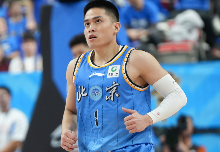 8868体育APP-锁定季后赛！北京狂轰22-0逆转同曦 陈盈骏26+10郭昊文30分
